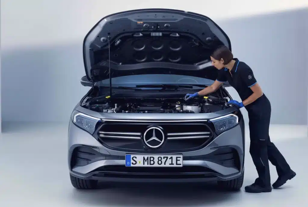 Mercedes-Benz oil change cost surprised a woman