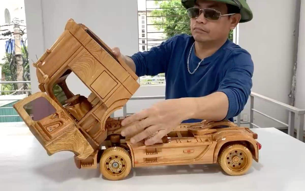 Woodworking Art - wooden Mercedes truck