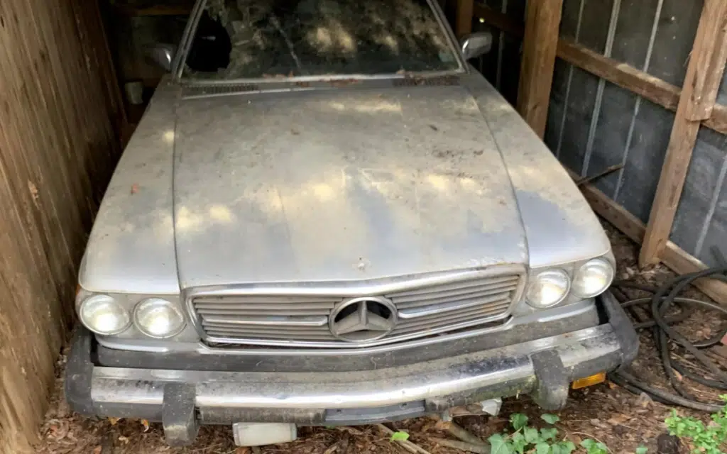 Pretty spectacular barn find has seven vintage Mercedes SL-Class R107s that are going cheap