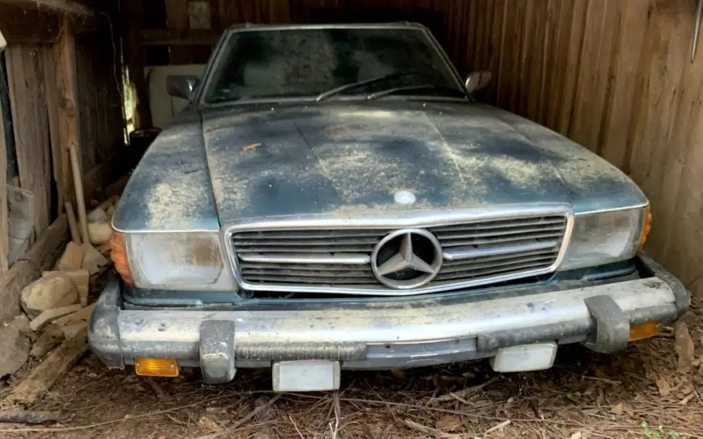 Pretty spectacular barn find has seven vintage Mercedes SL-Class R107s that are going cheap