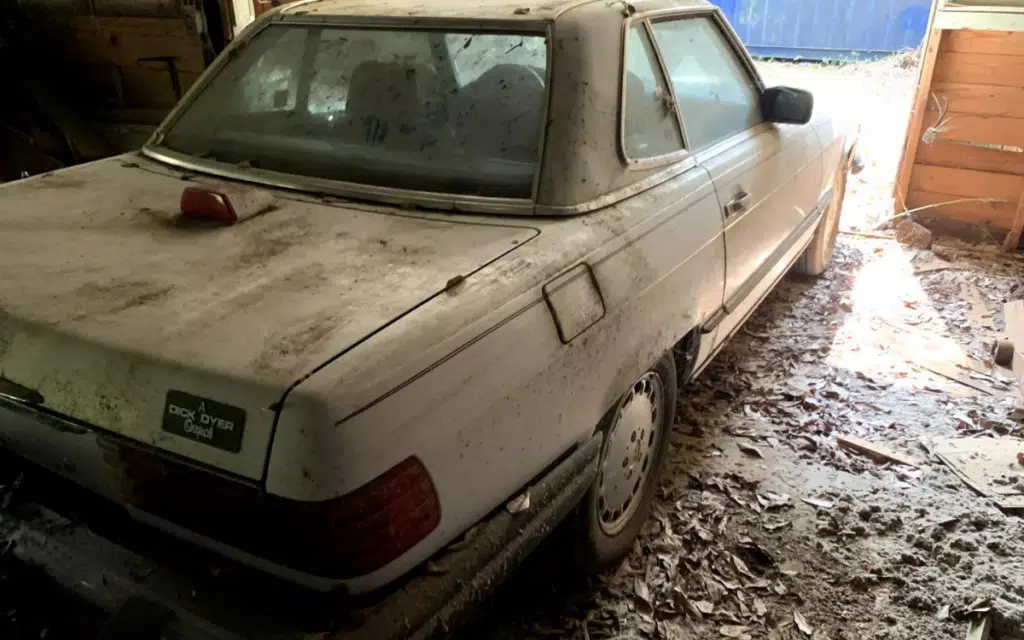 Pretty spectacular barn find has seven vintage Mercedes SL-Class R107s that are going cheap