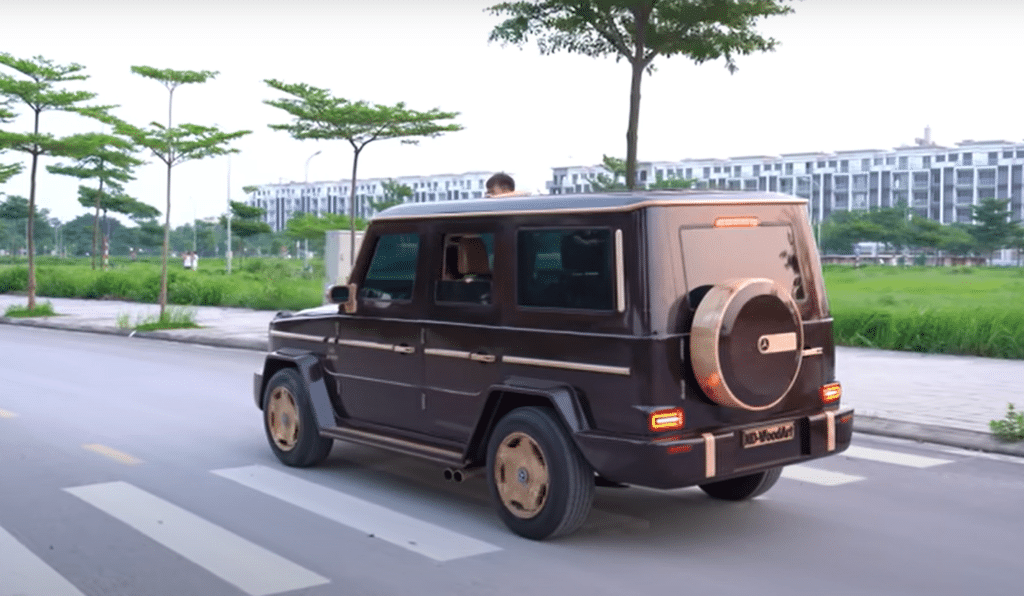 Mercedes G63 made entirely out of wood