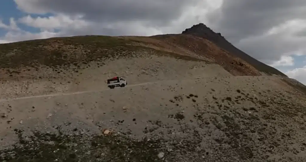 These guys took their Suzuki carry mini kei truck on the Alpine Loop in the Colorado mountains to see if it can hang with the big boys