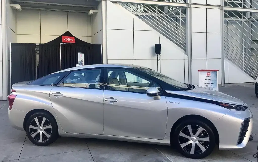 Hydrogen cars are here and theyve been here for a while but theres some confusion about how they work and what the difference between an FCEV and a BEV is