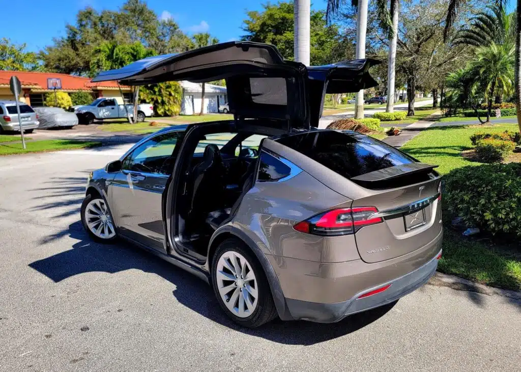 Florida man bought Tesla Model X brand new in 2016, only put 46,000 miles on it and has decided to let it go cheap