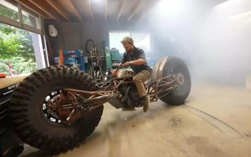 Team rebuild their 'Chopper' bike and are stopped by state troopers who react in surprising way