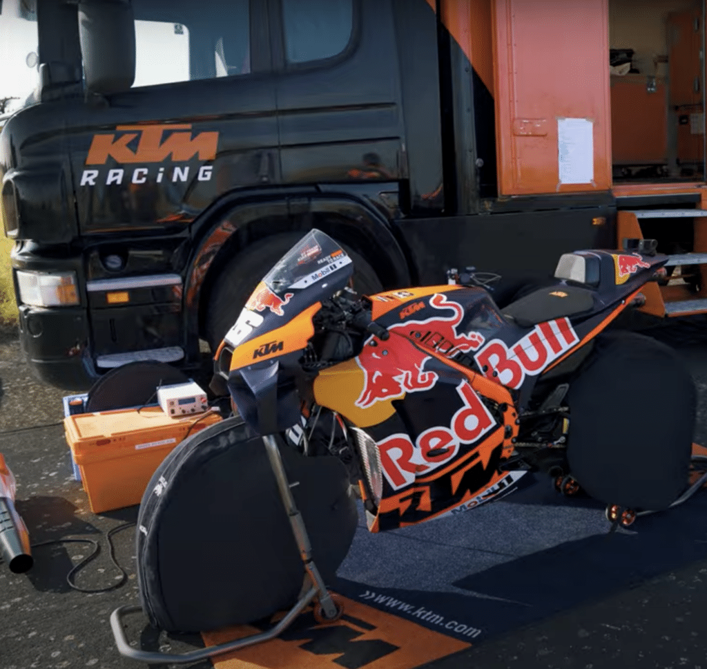 Which wins this drag race: a MotoGP bike or an F1 car?