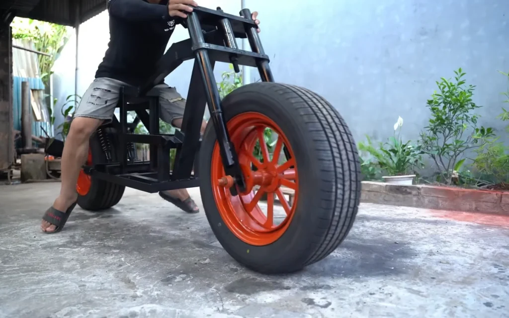 A wooden motorcycle might sound like something out of a fantasy workshop, but one creator turned the idea into a DIY build that actually runs.