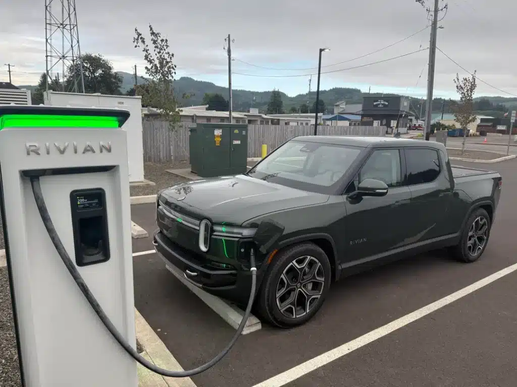 Rivian R1T completes 460-mile road trip with 7% battery remaining, using free charging network despite navigation and charger issues