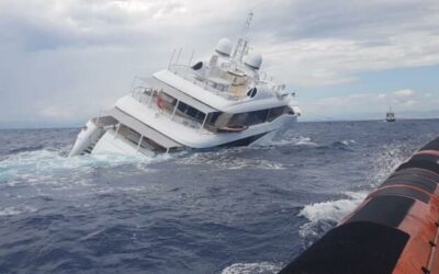 Viral footage shows yacht sinking off the coast of Italy