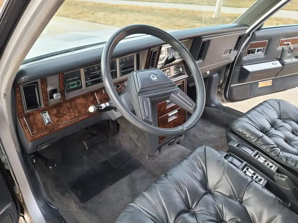 Check out the interior of this 1985 Chrysler New Yorker that’s decked out in fake wood and looks like the sort of thing you’d see in Patrick Bateman’s office