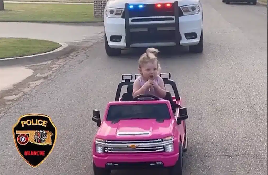 Oklahoma Police pulled over toddler pink convertible