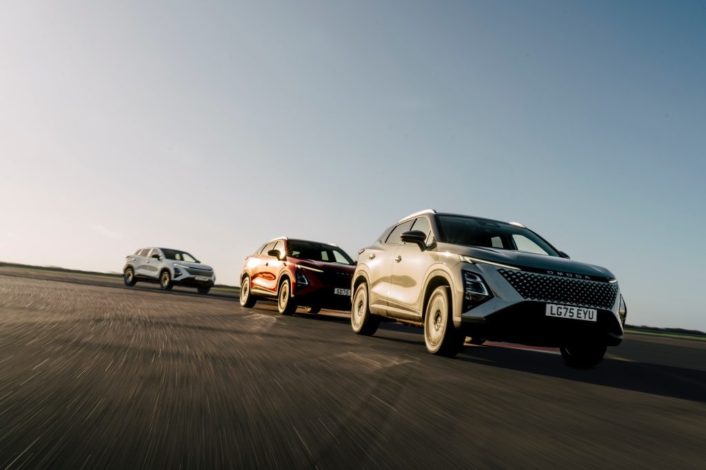 Omoda has launched its first full hybrid SUV in the UK, slotting between petrol and EV models with a surprisingly high equipment list and long range