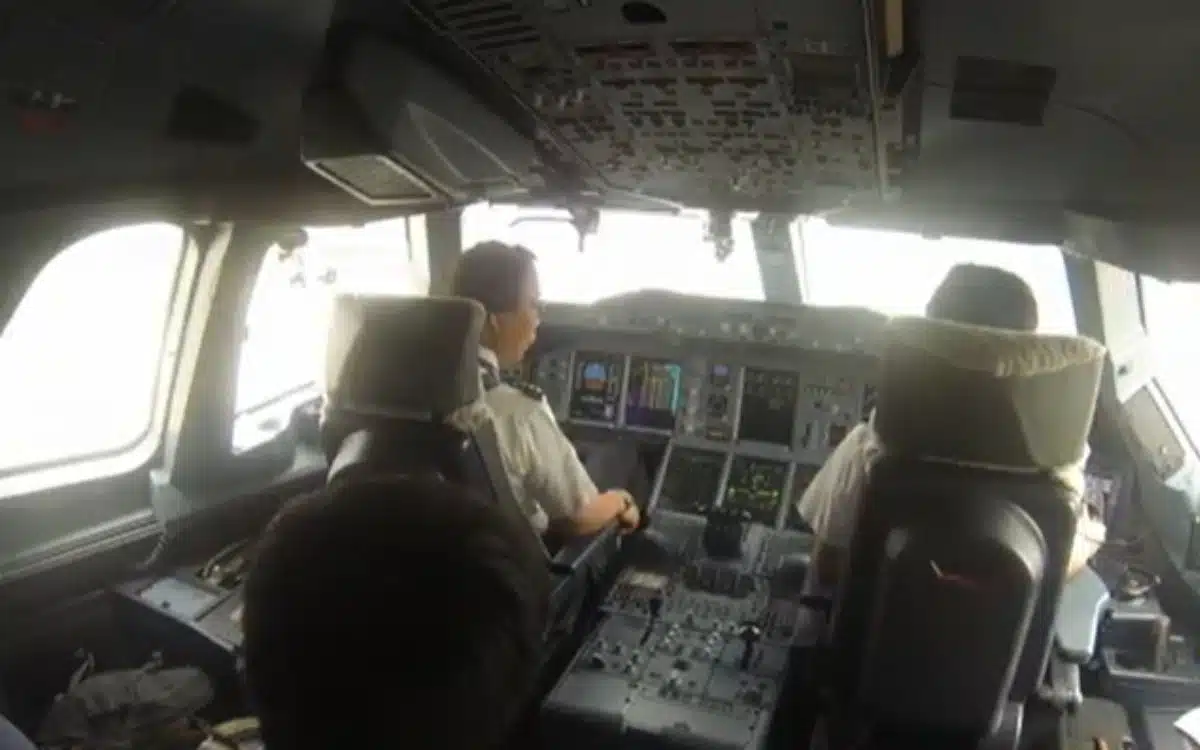 Remarkable footage reveals pilot’s perspective of China Southern Airlines Airbus A380 landing