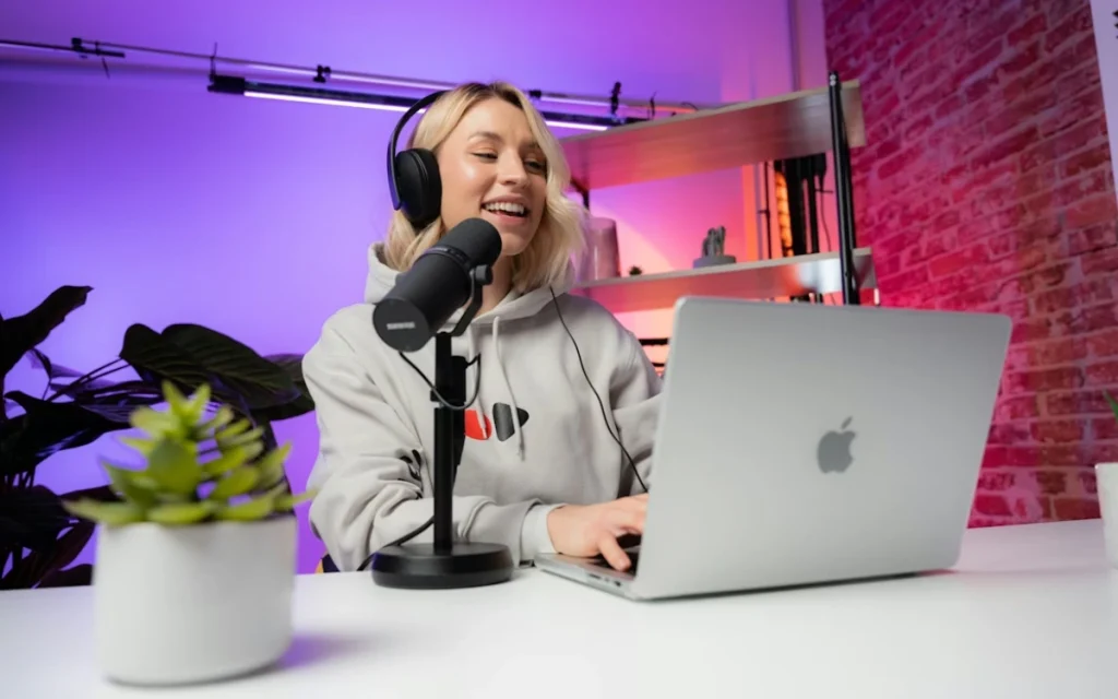 Android Auto now supports YouTube, but do not get too excited just yet.