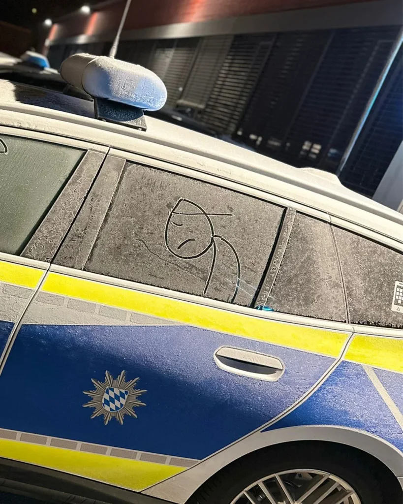 German police go viral after using frosty car windows to make an important safety point