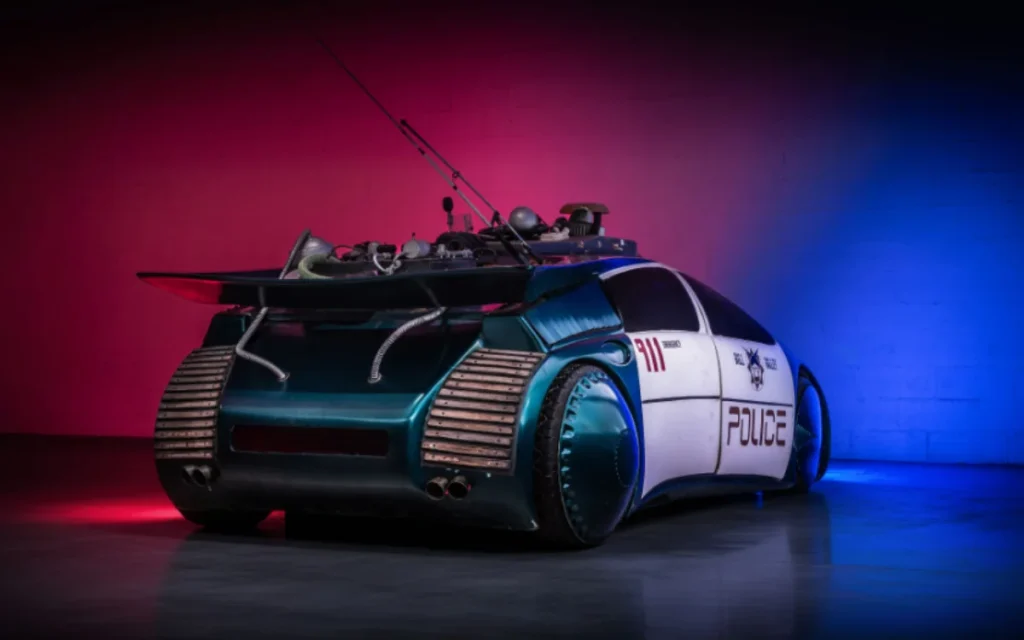 A police cruiser built on the chassis of a Pontiac Fiero chassis for the 1989 sequel Back to the Future: Part 2 is headed for auction