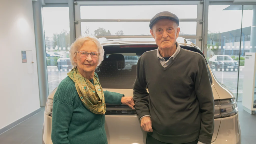 Couple in their 90s buy their first Porsche and get a thrill from leaving youngsters at the lights