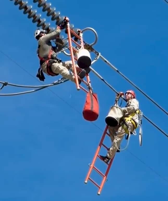 Powerline repair workers - dangerous jobs