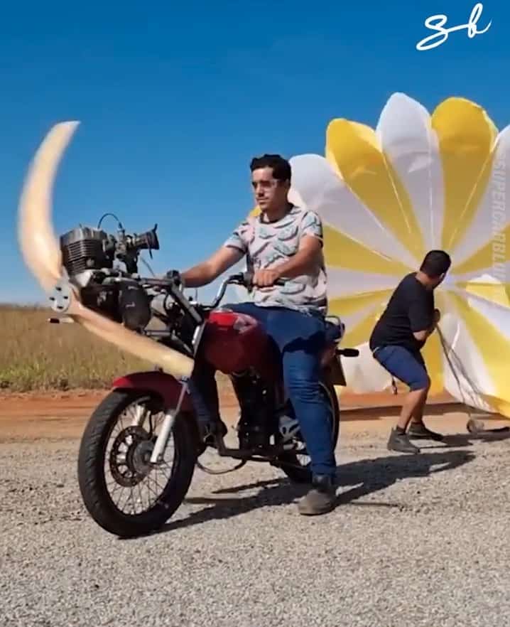 Propeller-powered motorcycle