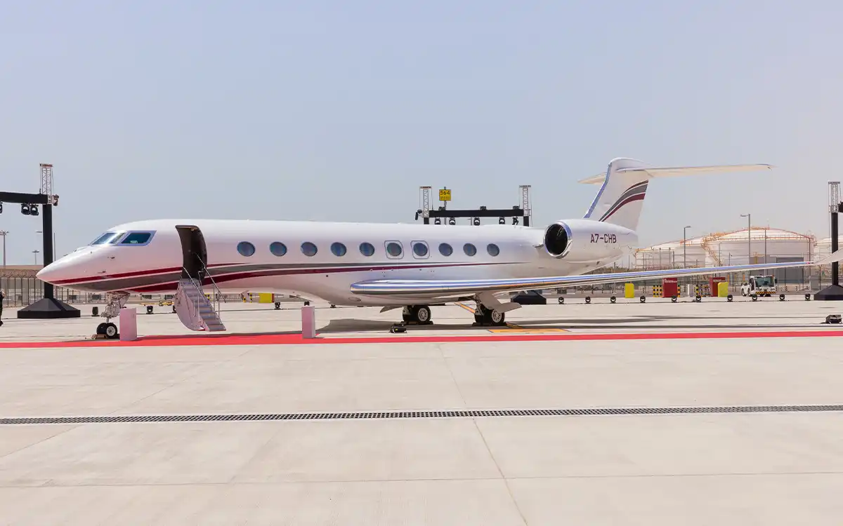 qatar-airways-shares-g700-private-jet-landing
