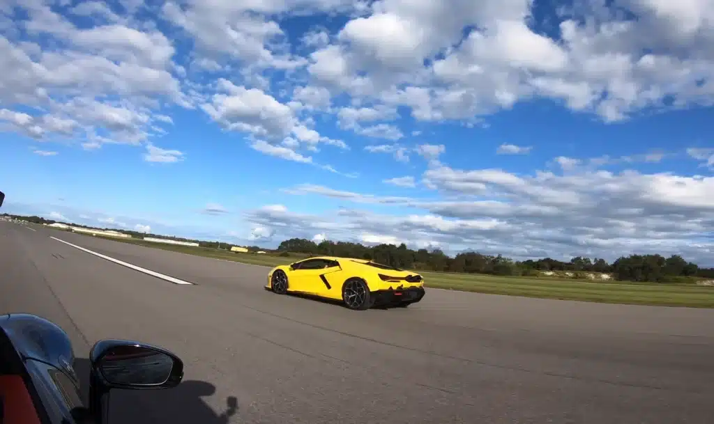 Ferrari SF90 Lamborghini Revuelto drag race