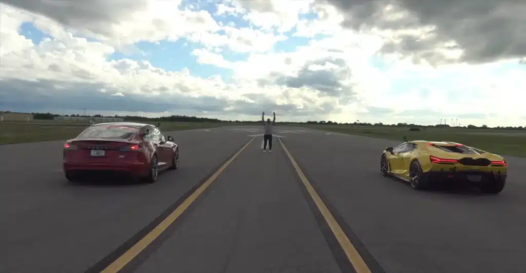 Tesla Model S Plaid Lamborghini Revuelto drag race