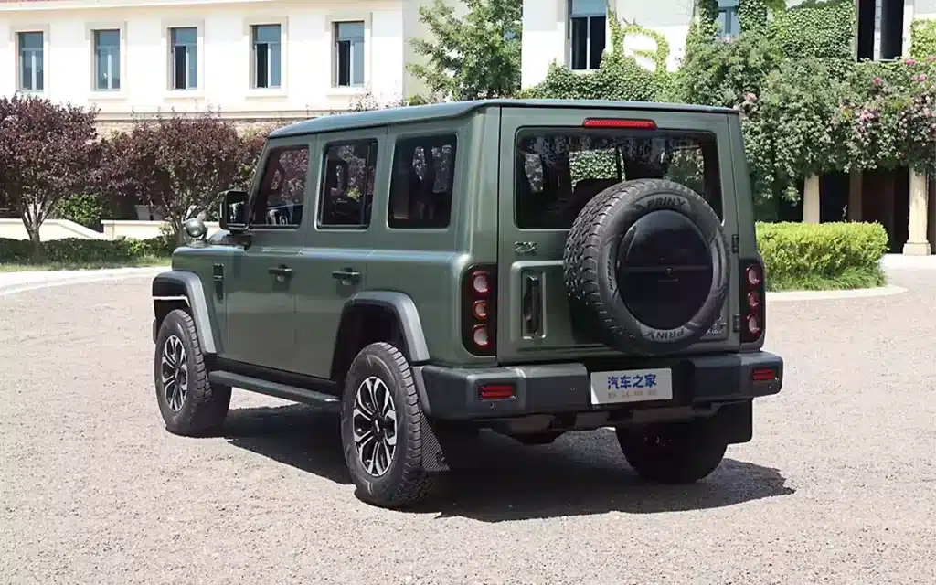 Chinese clone of Land Rover Defender BAW 212