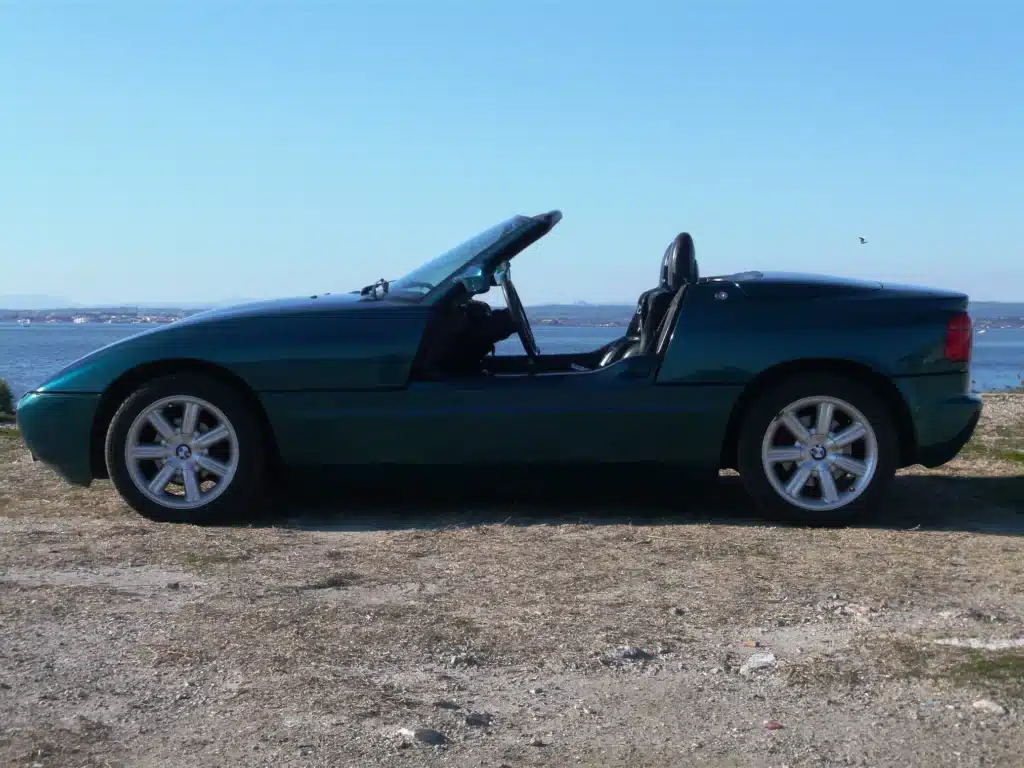 BMW Z1 Roadster with vertical sliding doors