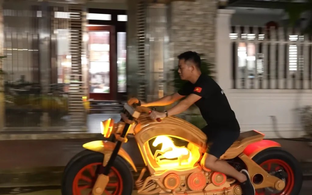 A wooden motorcycle might sound like something out of a fantasy workshop, but one creator turned the idea into a DIY build that actually runs.