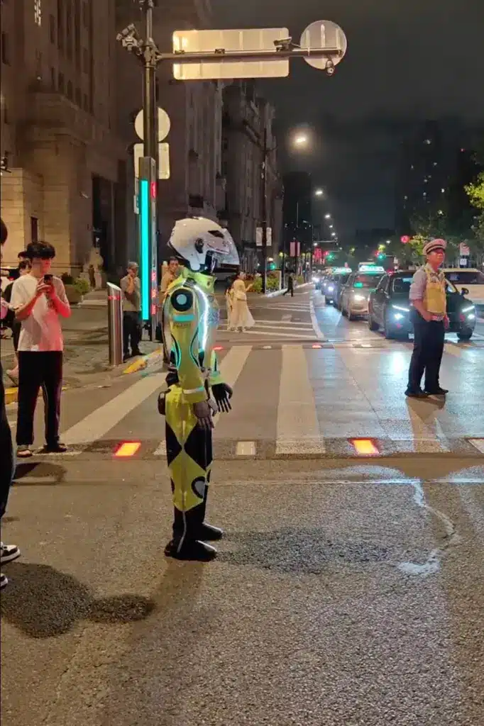 Police in China have introduced a robot traffic cop to its force to help maintain traffic flow on busy Shanghai roads