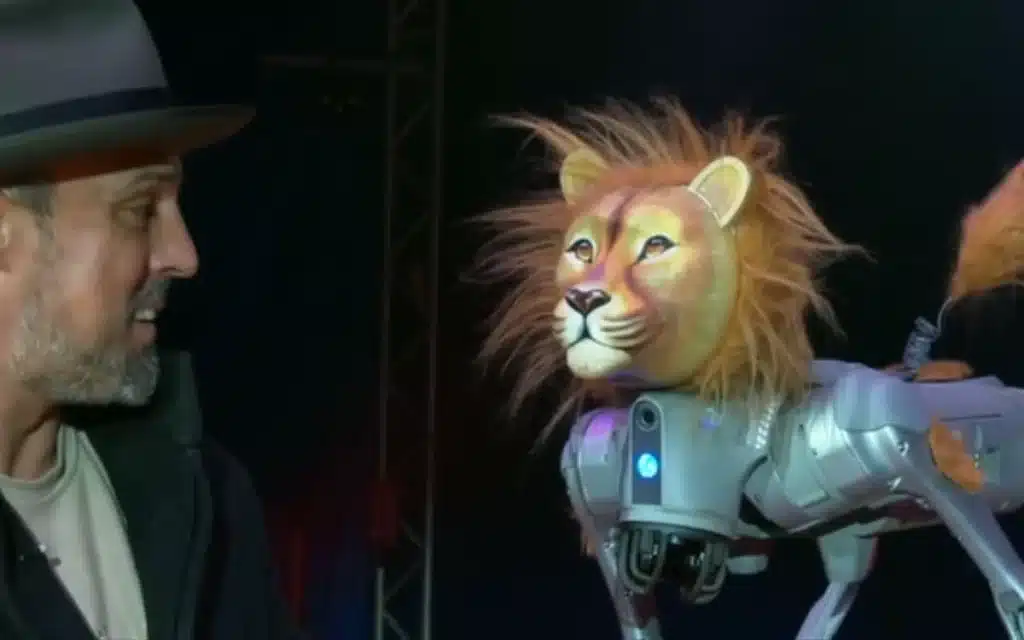 A robotic lion - dubbed Ion - has joined a circus in Newquay in the UK, and can pull off some pretty impressive stunts