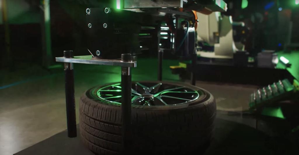 RoboTire robotic tire changer