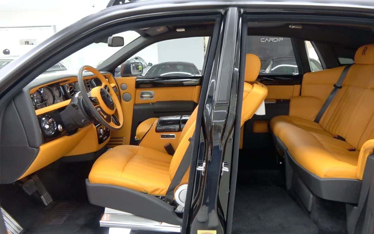 Rolls Royce Phantom 6x6 orange interior