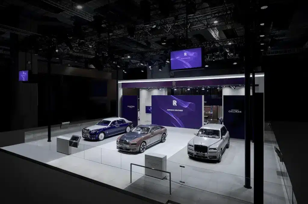 From Rolls-Royce holographic hues to a $62,000 Lamborghini color-shift, here are 9 incredible supercar paint finishes that redefine automotive art