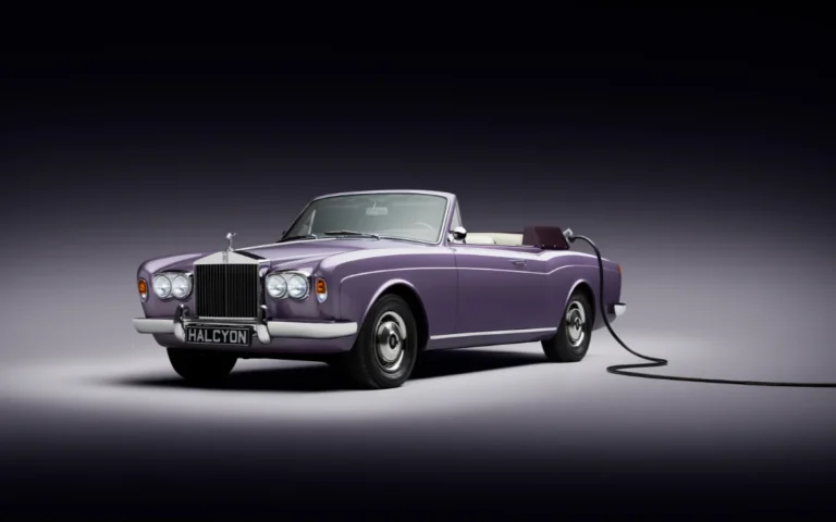 Check out this stunning Rolls-Royce Corniche that looks like a vintage vehicle but is hiding a thoroughly modern EV powertrain