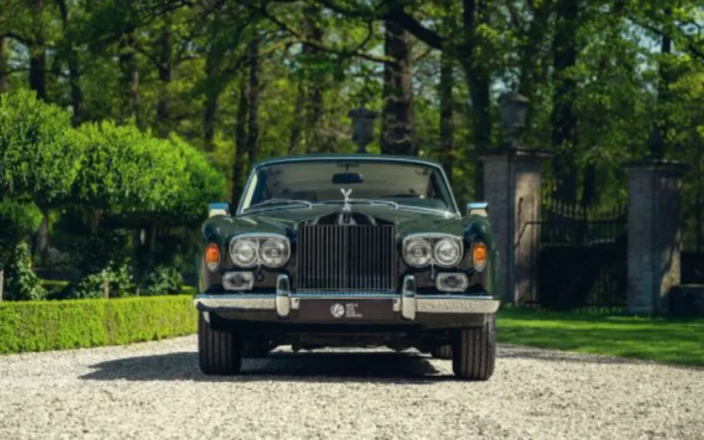 Check out this 1981 Rolls-Royce Corniche that has been completely customized to create a one-off grand tourer shooting brake with a hidden bike rack.