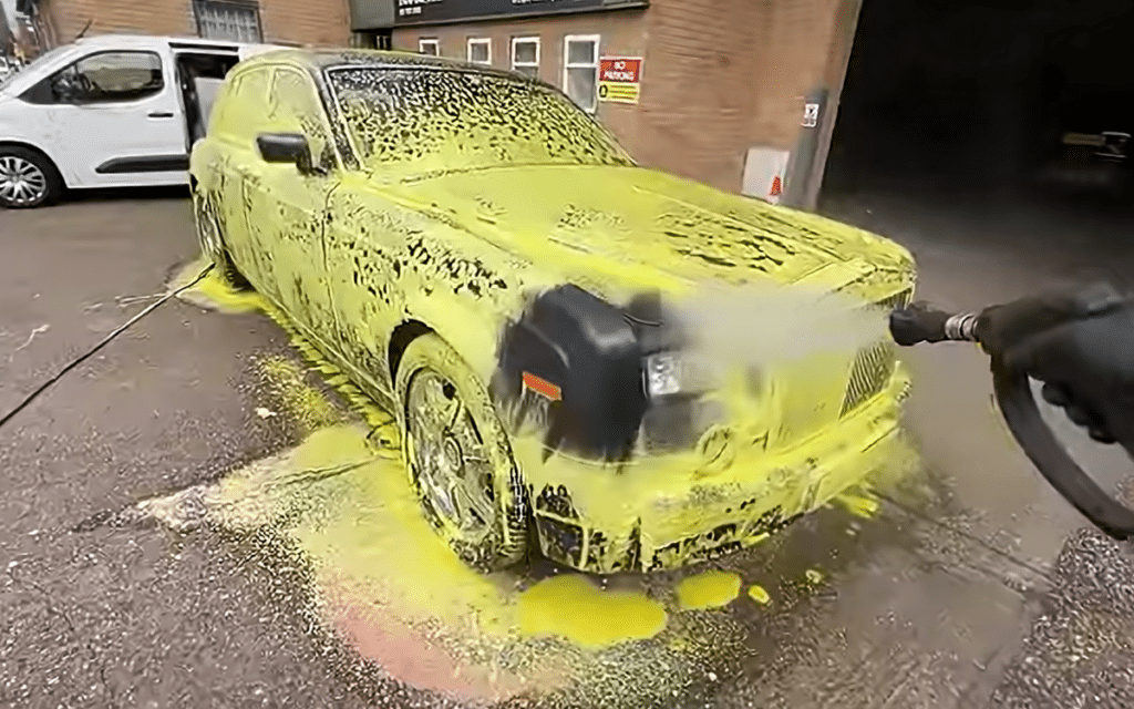 There is honestly nothing more satisfying than seeing detailers give this dirty Rolls-Royce a deep clean