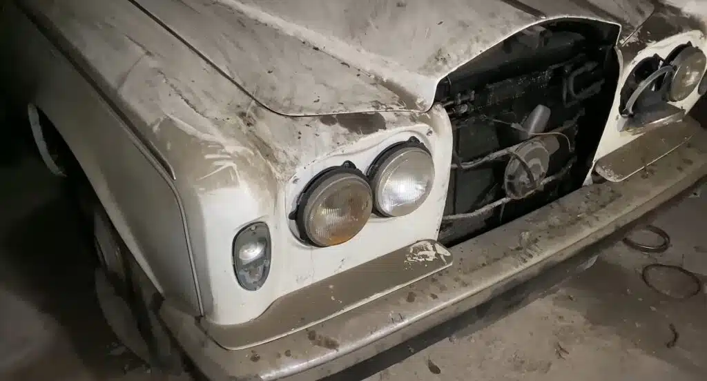 While searching an abandoned property this man found a rare Rolls-Royce Silver Wraith