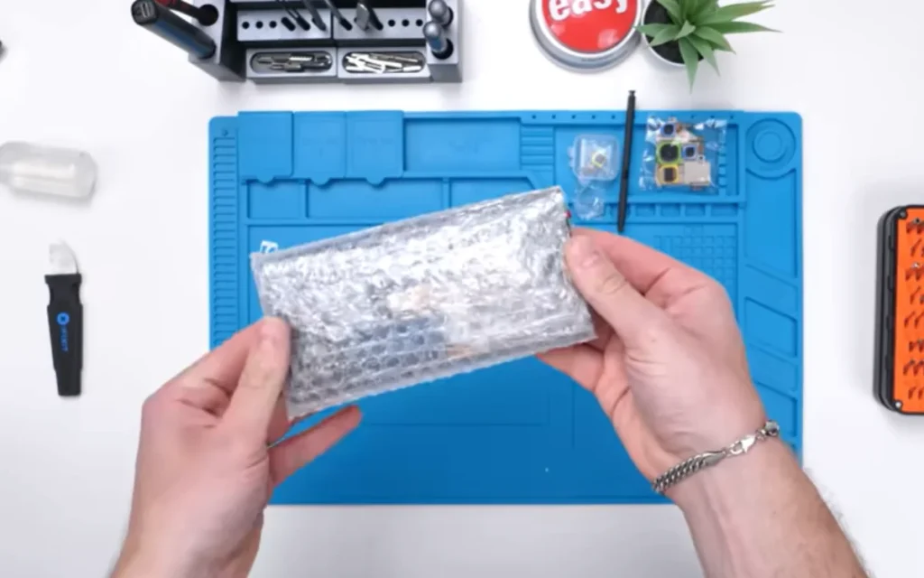 A phone expert tried to build his own Samsung Galaxy S22 Ultra using parts he bought from AliExpress to see if it was cheaper than buying a refurbished one.