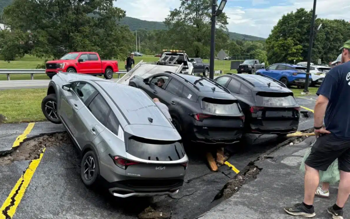 Kia dealership selling sinkhole-swallowed cars at a discount and advertising them as ‘groundbreaking deals’