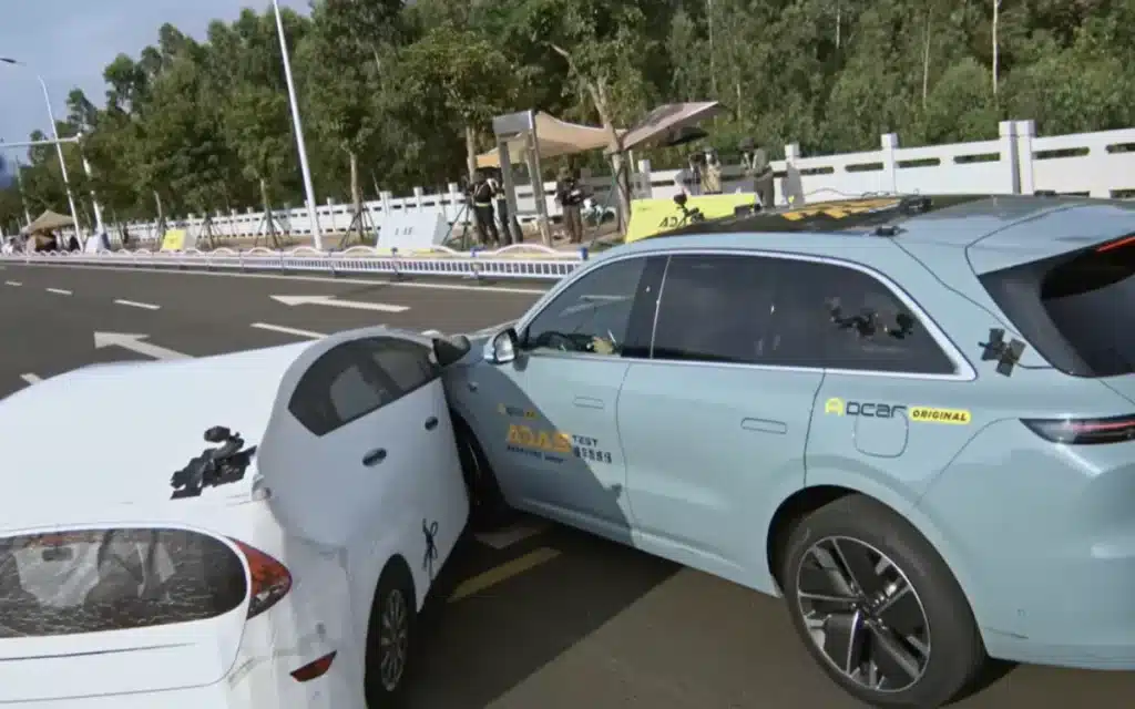 Dongchedi staged a self-driving test, putting 26 cars through 234 real-world challenges from scooters to child mannequins to see who could handle city chaos