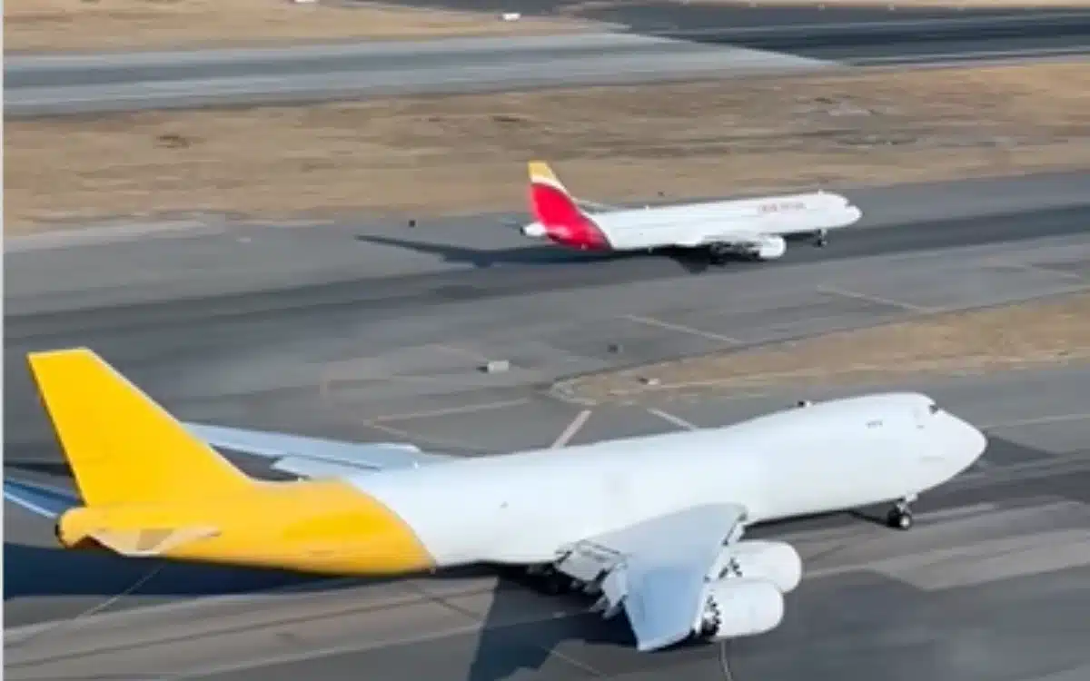 Boeing 747-8F and Airbus A321 roll together on runway to leave people shocked by how different they are