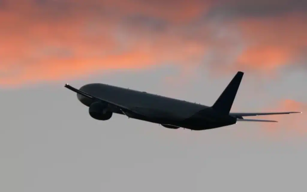 Discover why flight path routes often turn into curved flight paths, from globe distortions to weather, politics, and high-altitude strategy