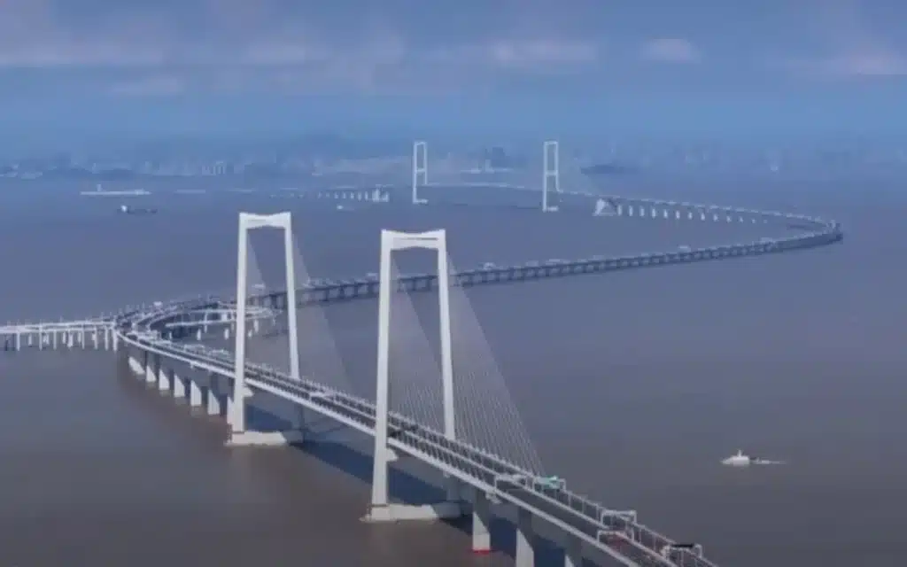 From vanishing bridges to mind-bending roundabouts, explore 10 of the most unusual road features worldwide – each with a story that’ll amaze you