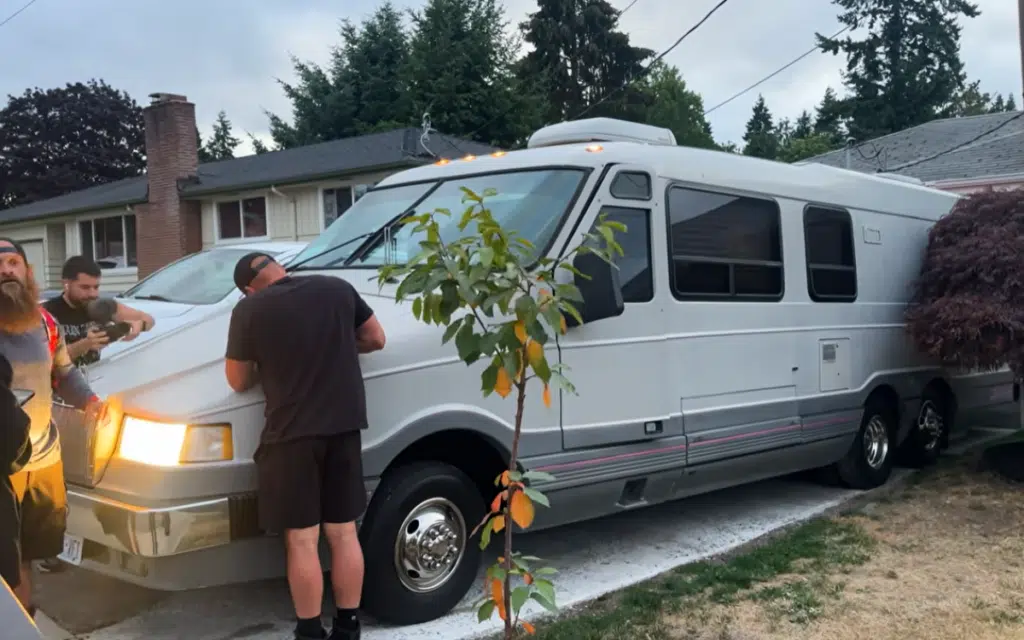 This rare RV a 1987 EMC Starfire – broke down just 10 feet from where it was bought in Seattle, turning a dream road trip into chaos for this YouTube crew.
