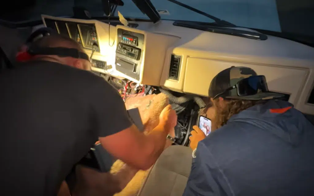 This rare RV a 1987 EMC Starfire – broke down just 10 feet from where it was bought in Seattle, turning a dream road trip into chaos for this YouTube crew.