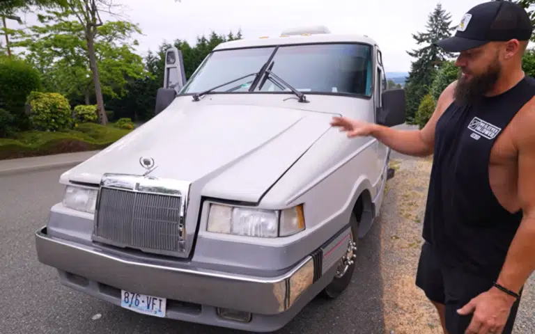 This rare RV a 1987 EMC Starfire – broke down just 10 feet from where it was bought in Seattle, turning a dream road trip into chaos for this YouTube crew.