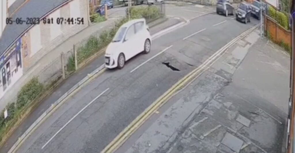 Third driver avoids the sinkhole