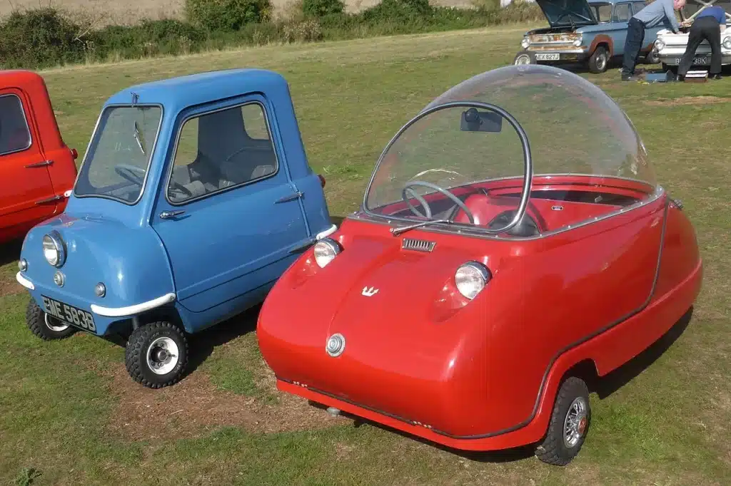Red and blue Peel P50